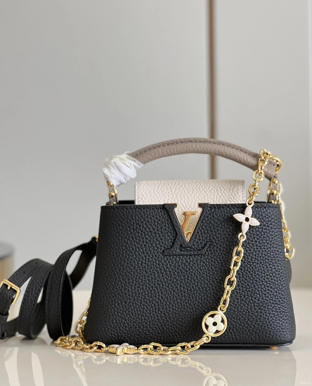 LOUIS MINI CAPUCINES VUITTON 0816
